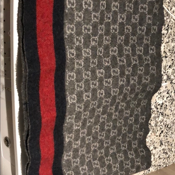 Gucci authentic scarf - Picture 1 of 4